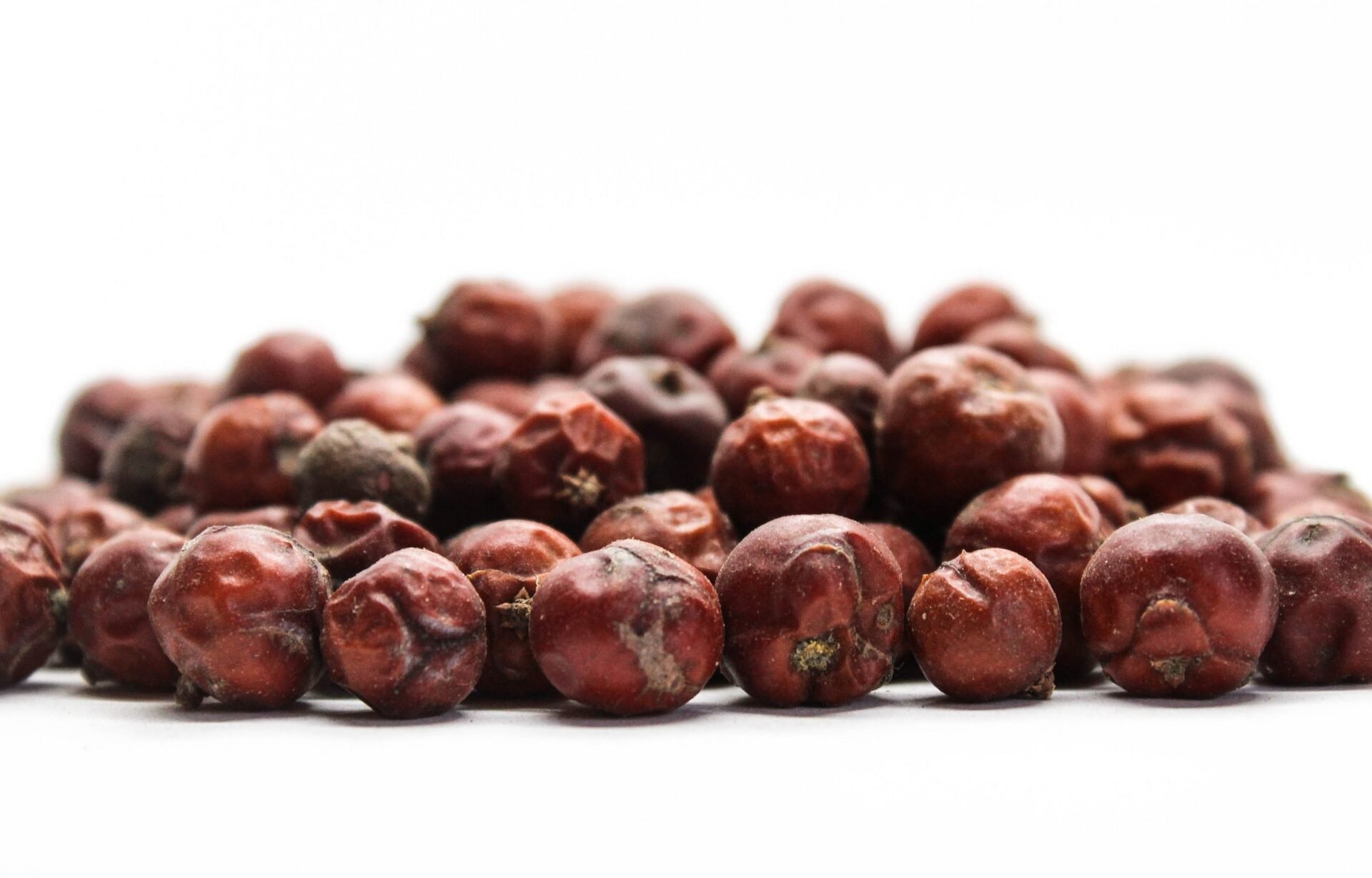 Червена хвойна (Juniperus oxycedrus) плод