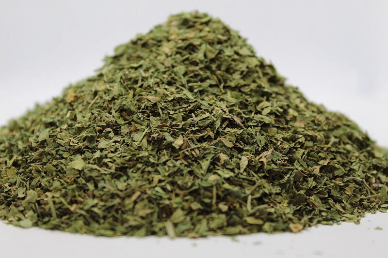 Магданоз (Petroselinum crispum) листа
